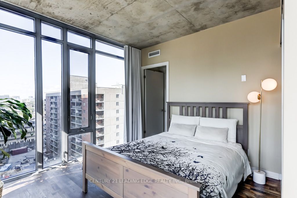 95 Bathurst St, #920