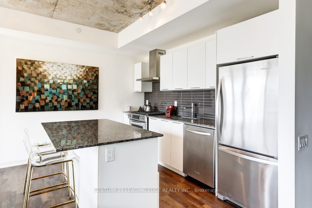 95 Bathurst St, #920