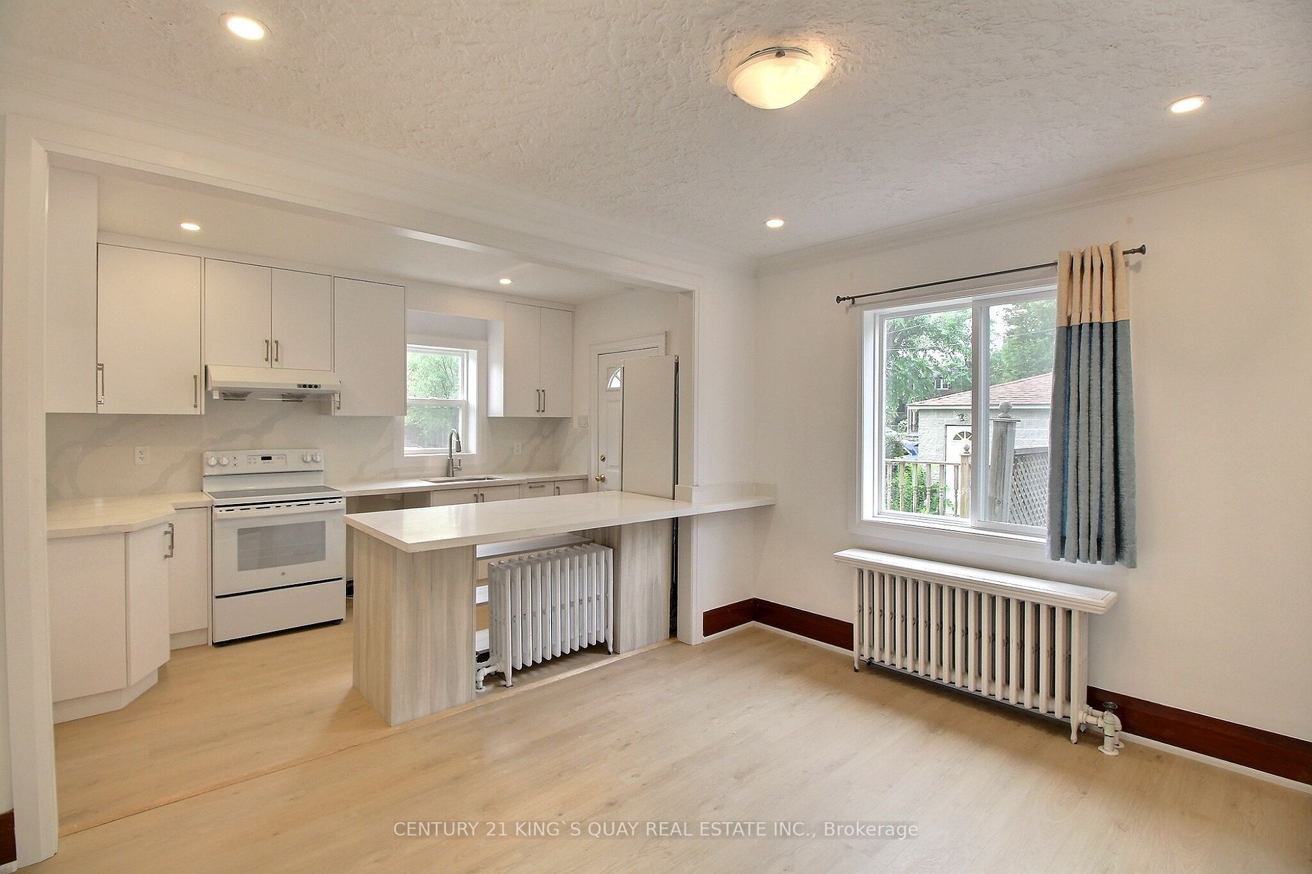 224 Lawrence Ave W
