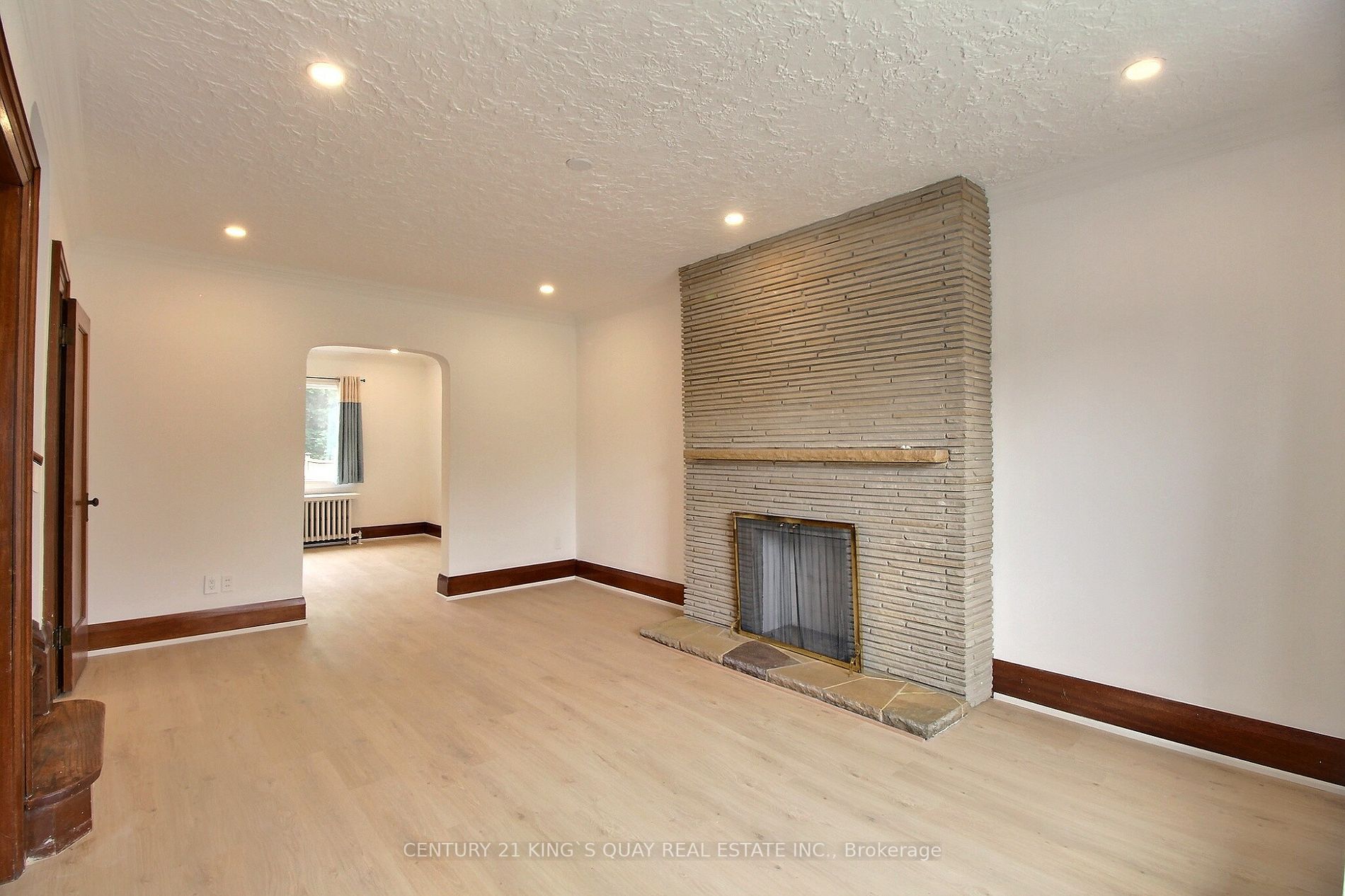 224 Lawrence Ave W