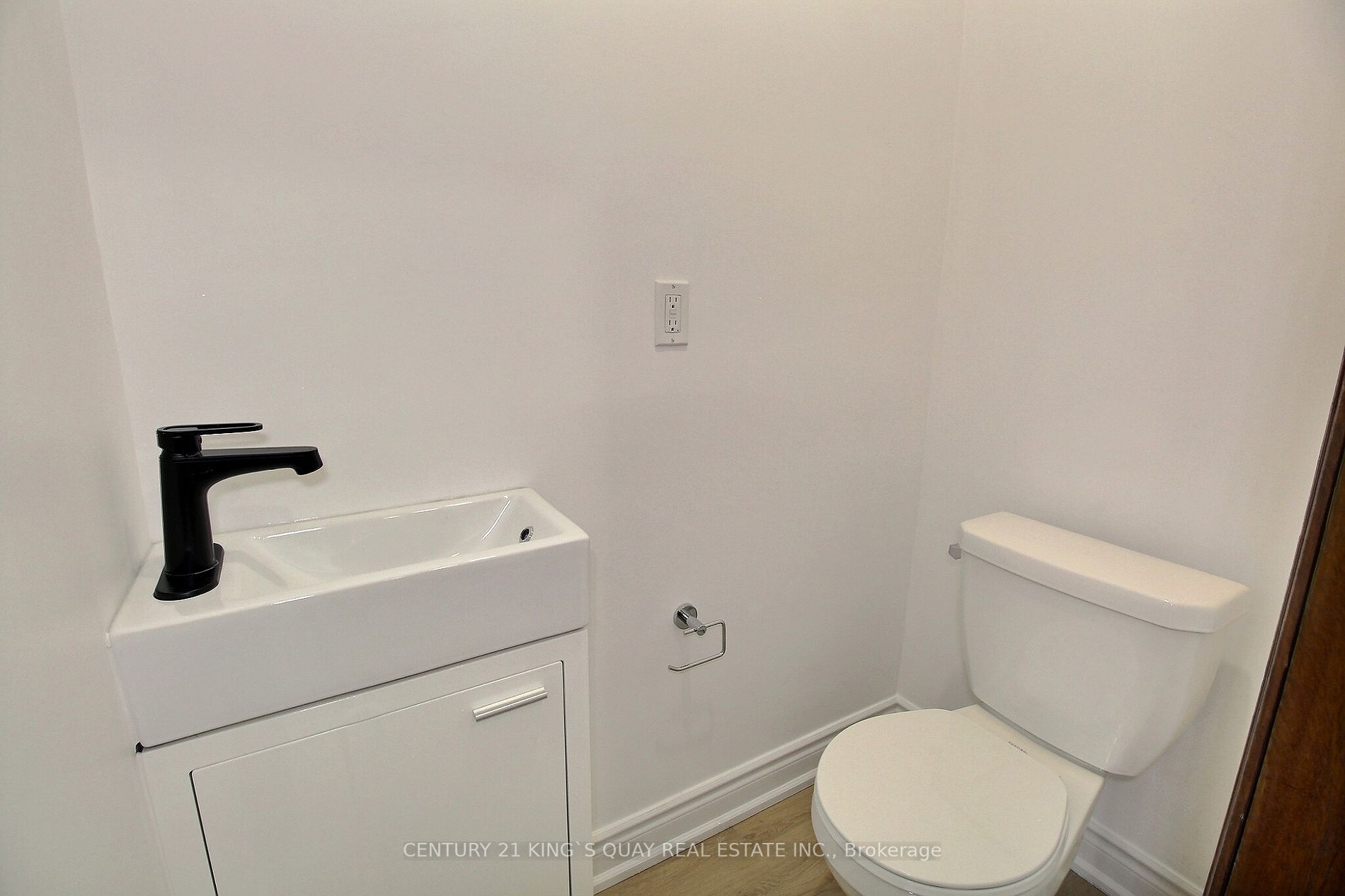 224 Lawrence Ave W