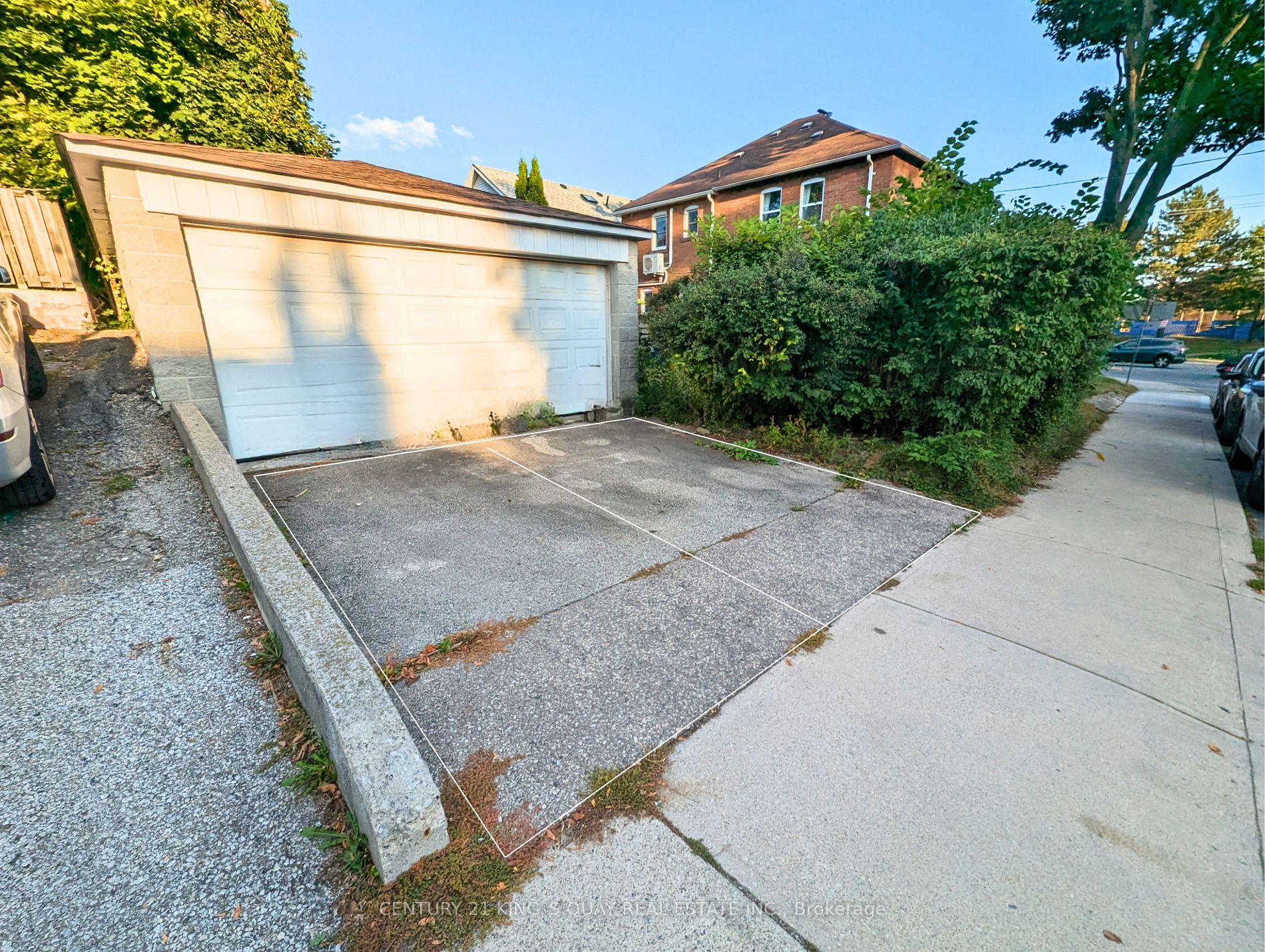 224 Lawrence Ave W
