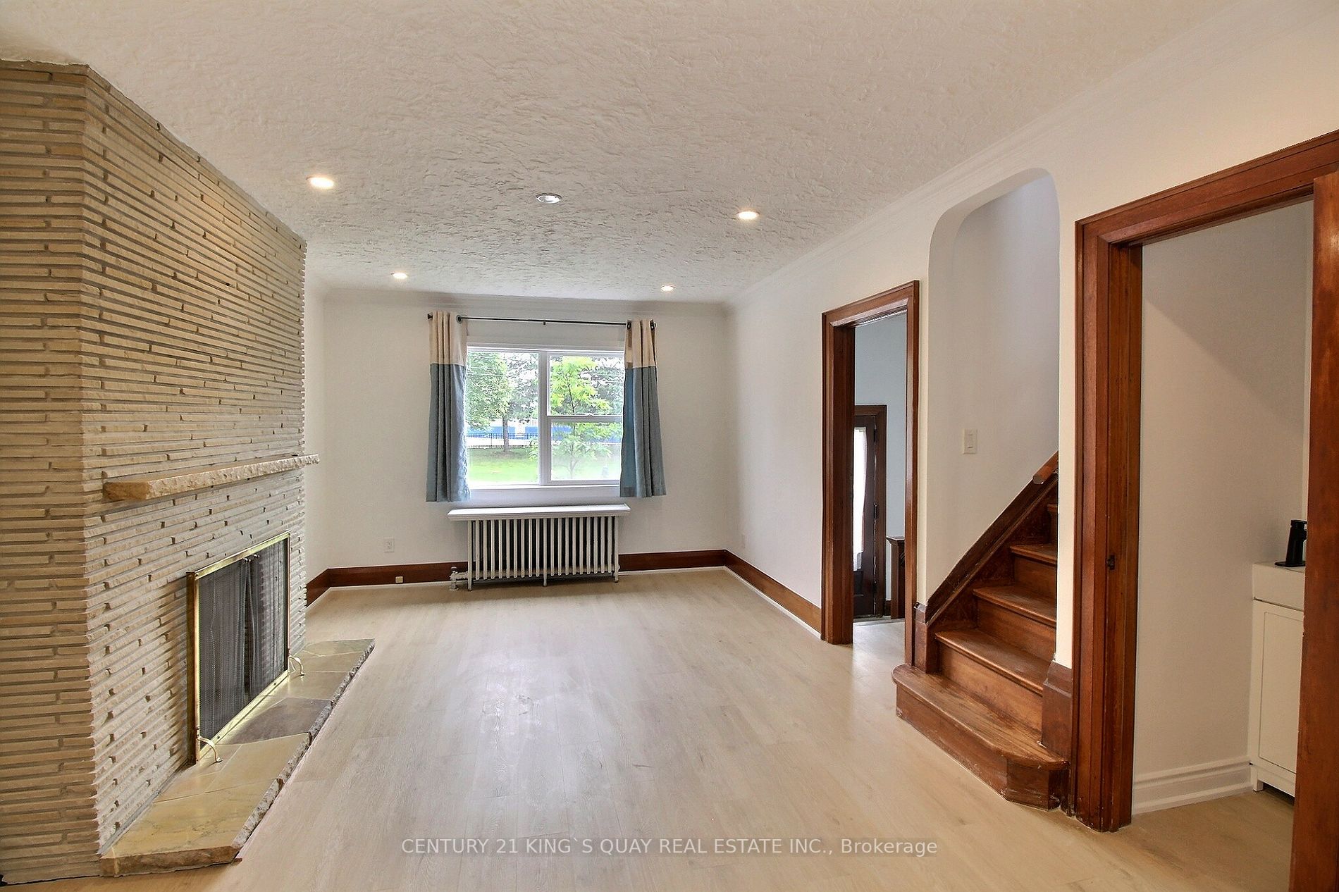 224 Lawrence Ave W