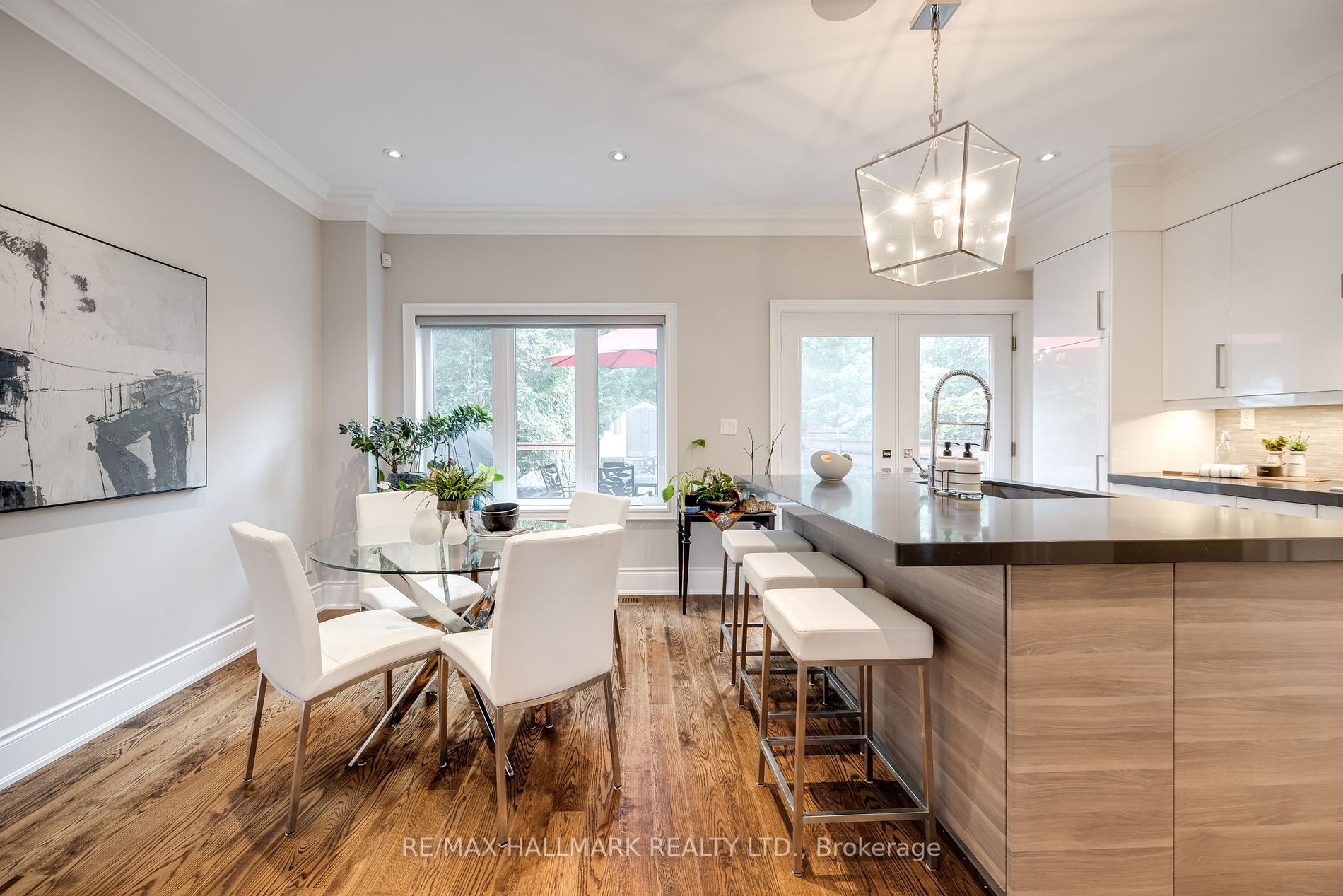 341 Castlefield Ave