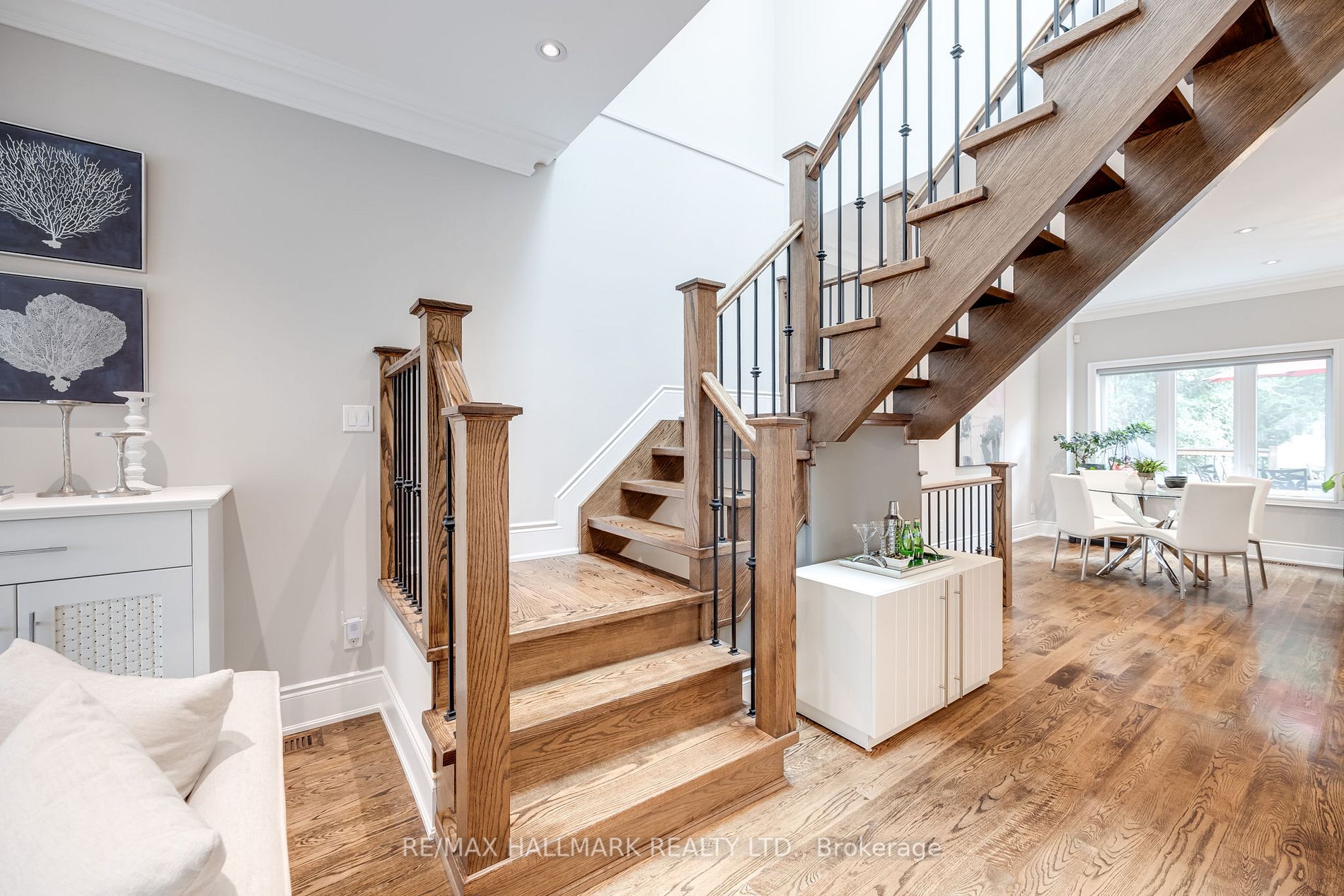 341 Castlefield Ave