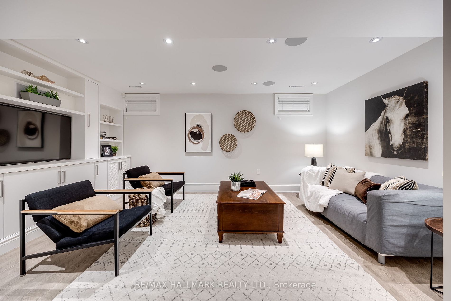 341 Castlefield Ave
