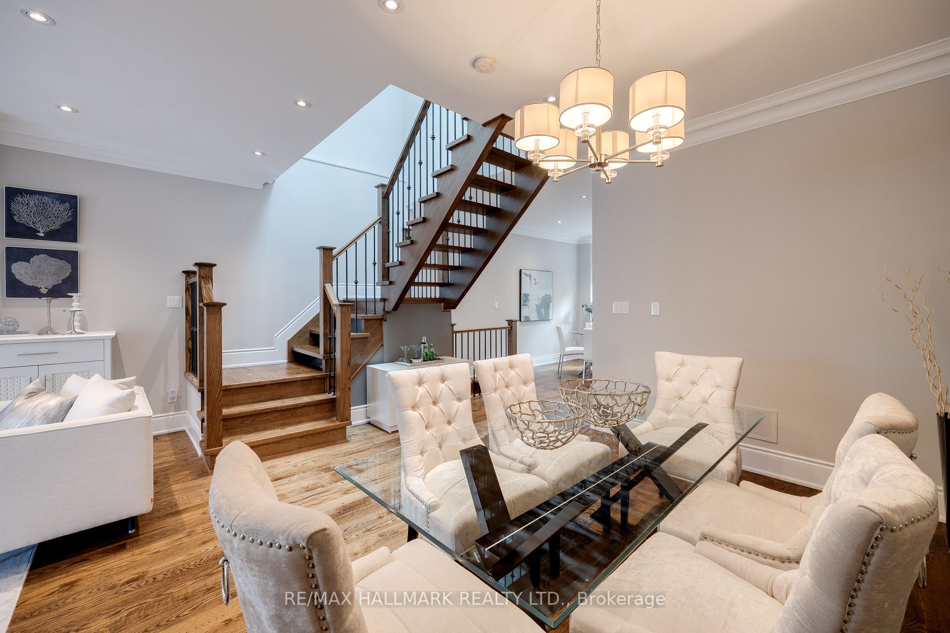 341 Castlefield Ave