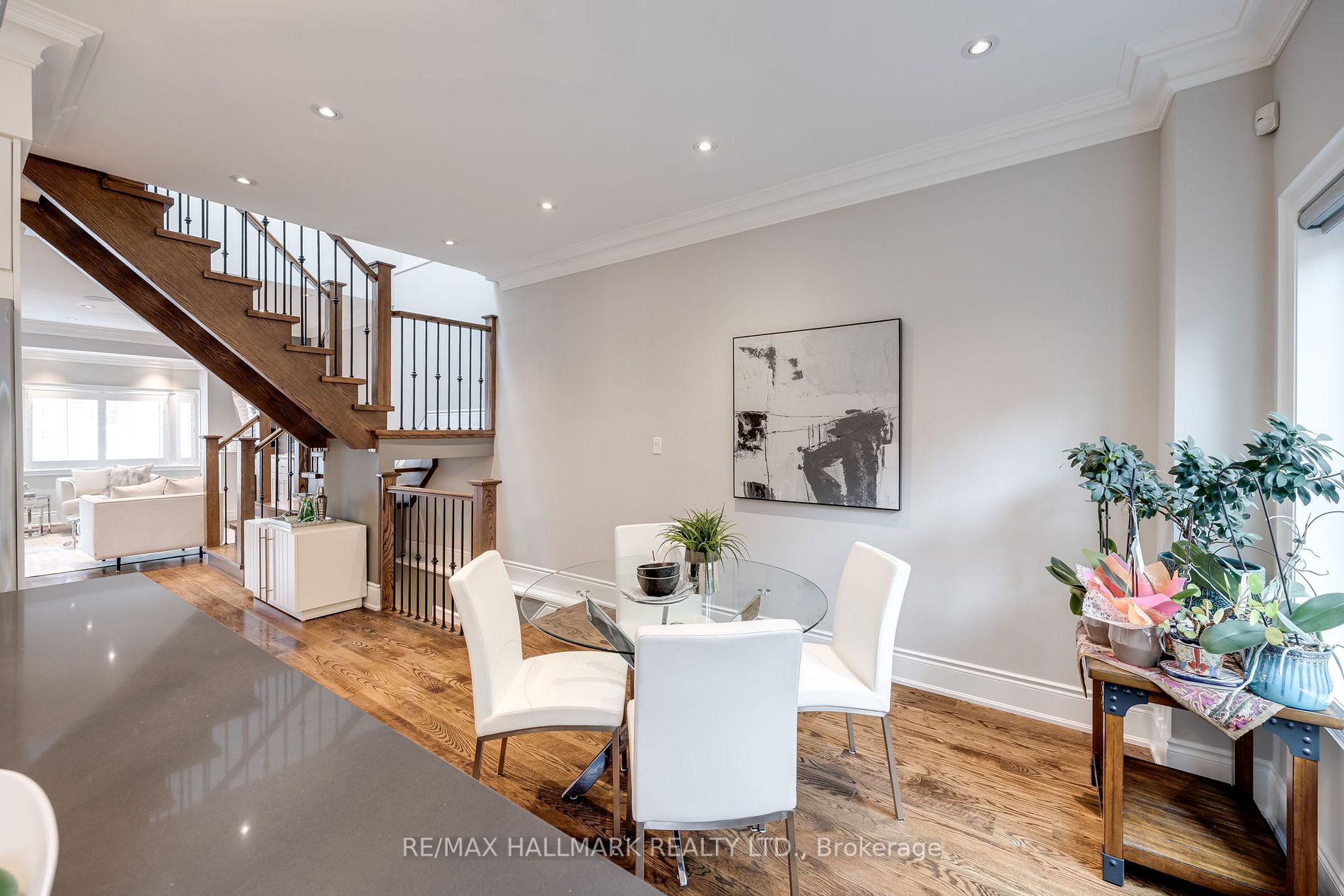 341 Castlefield Ave