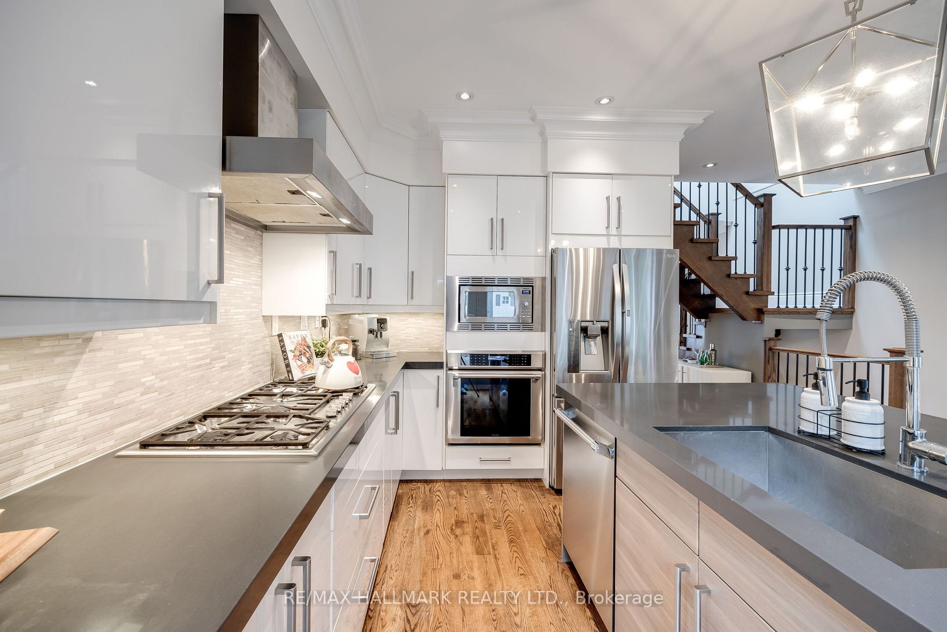 341 Castlefield Ave