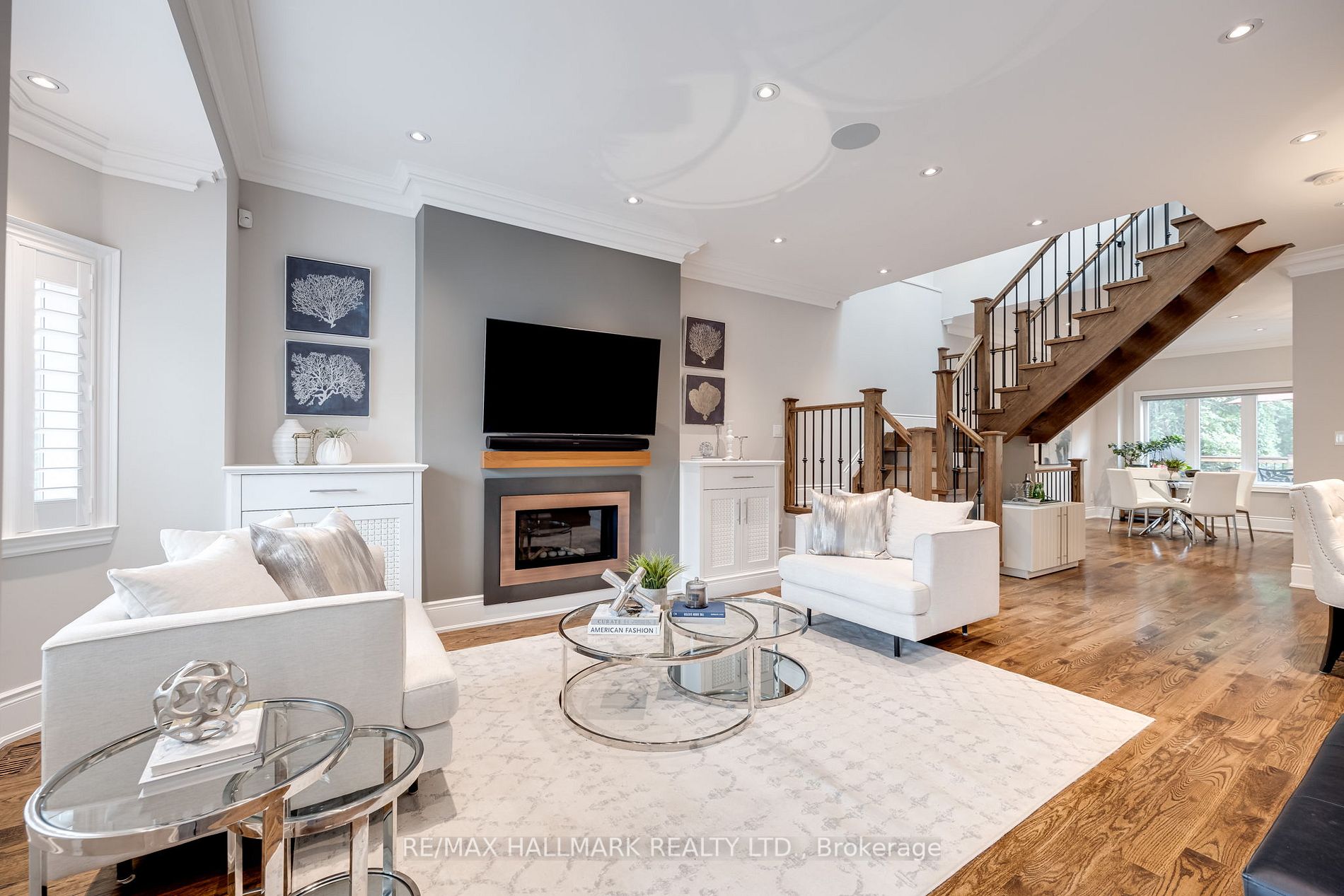 341 Castlefield Ave
