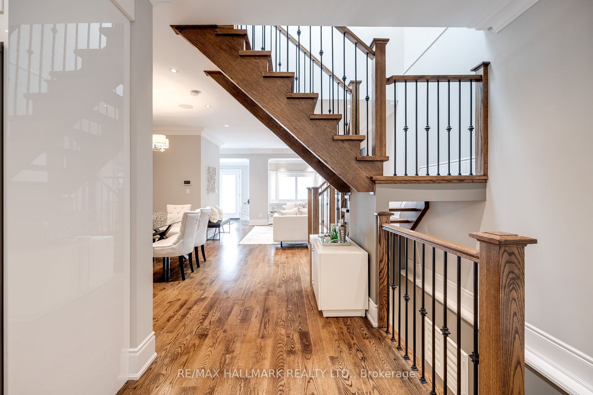 341 Castlefield Ave