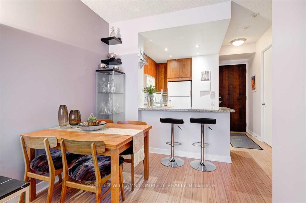 85 Bloor Street E, #903