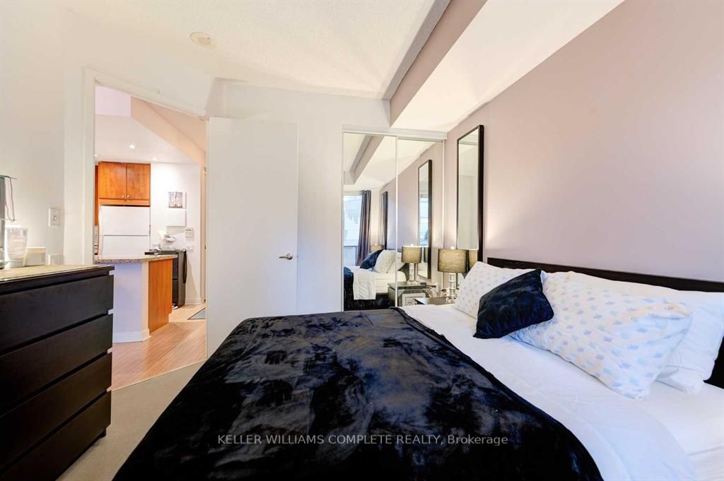 85 Bloor Street E, #903