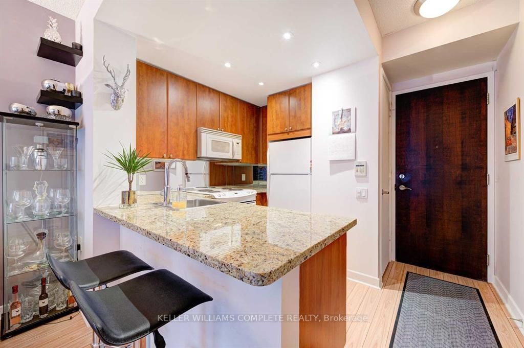 85 Bloor Street E, #903