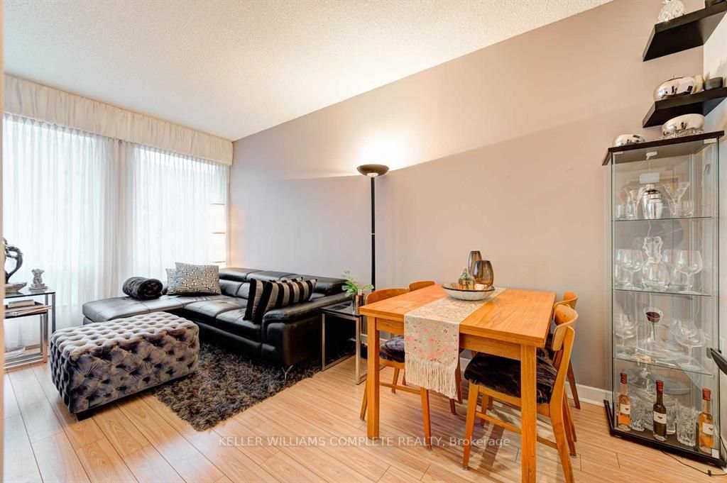 85 Bloor Street E, #903