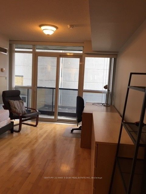 25 Carlton St, #801