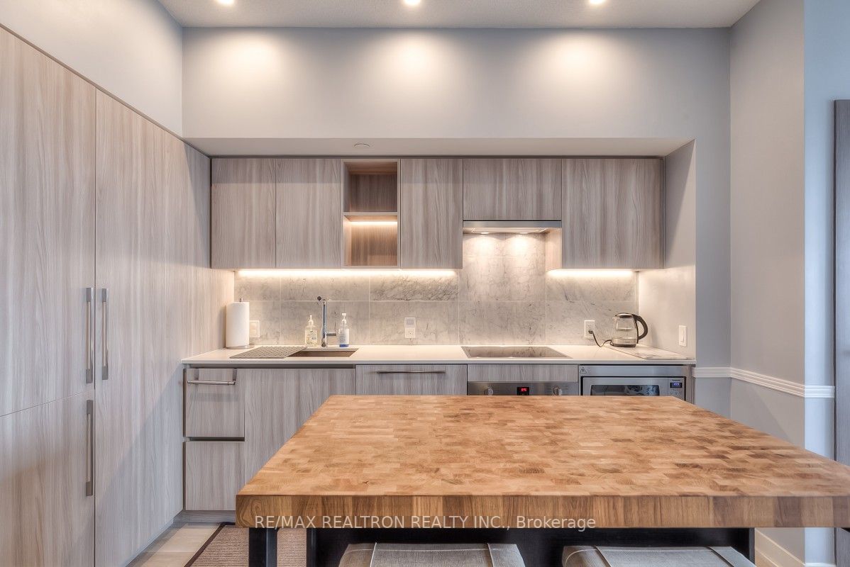 17 Bathurst Street, #4212