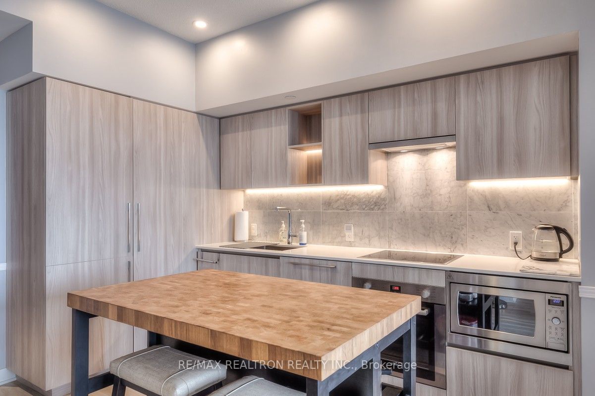17 Bathurst Street, #4212