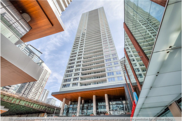 17 Bathurst St, Toronto