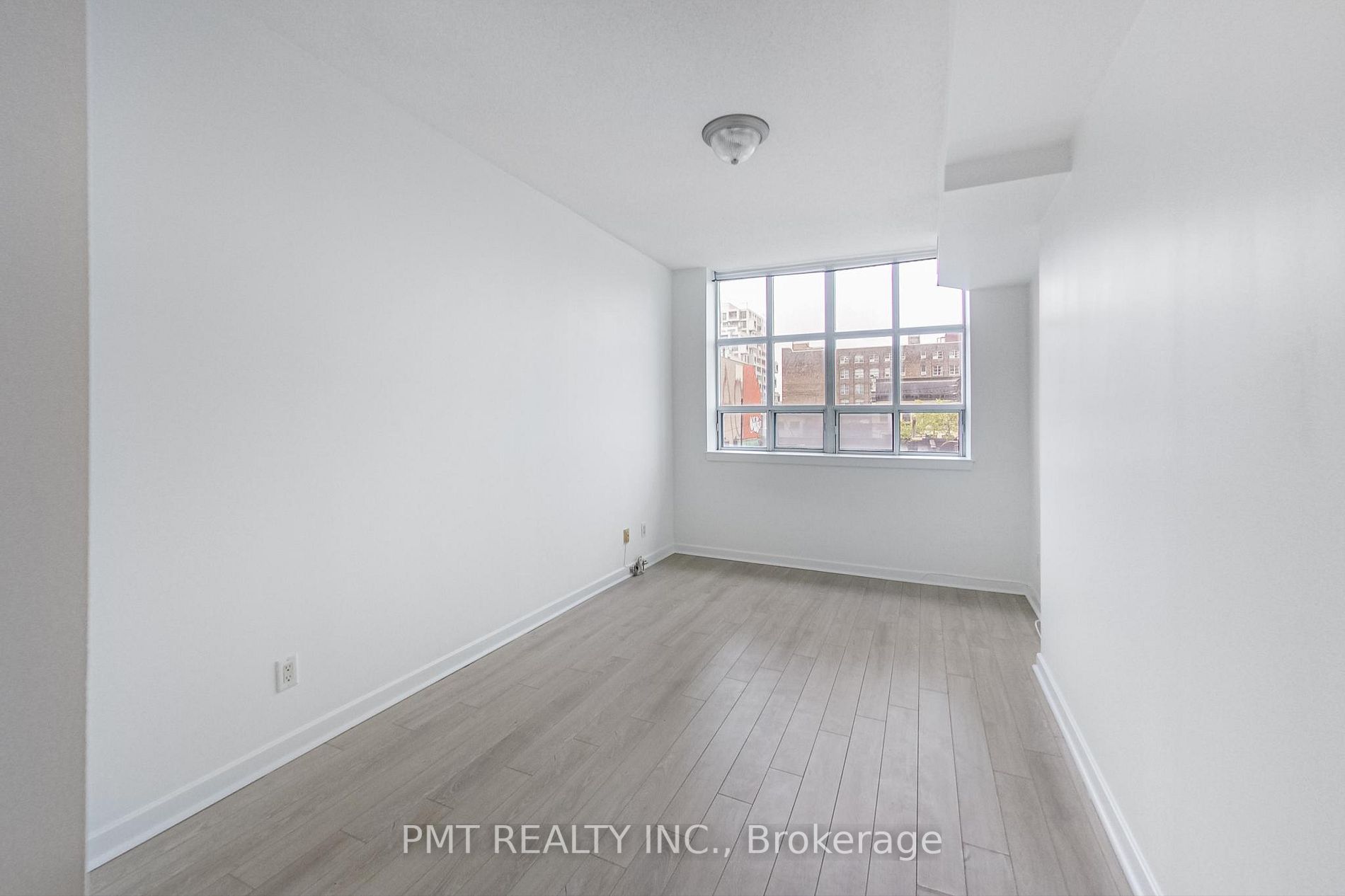 438 Richmond St W, #306