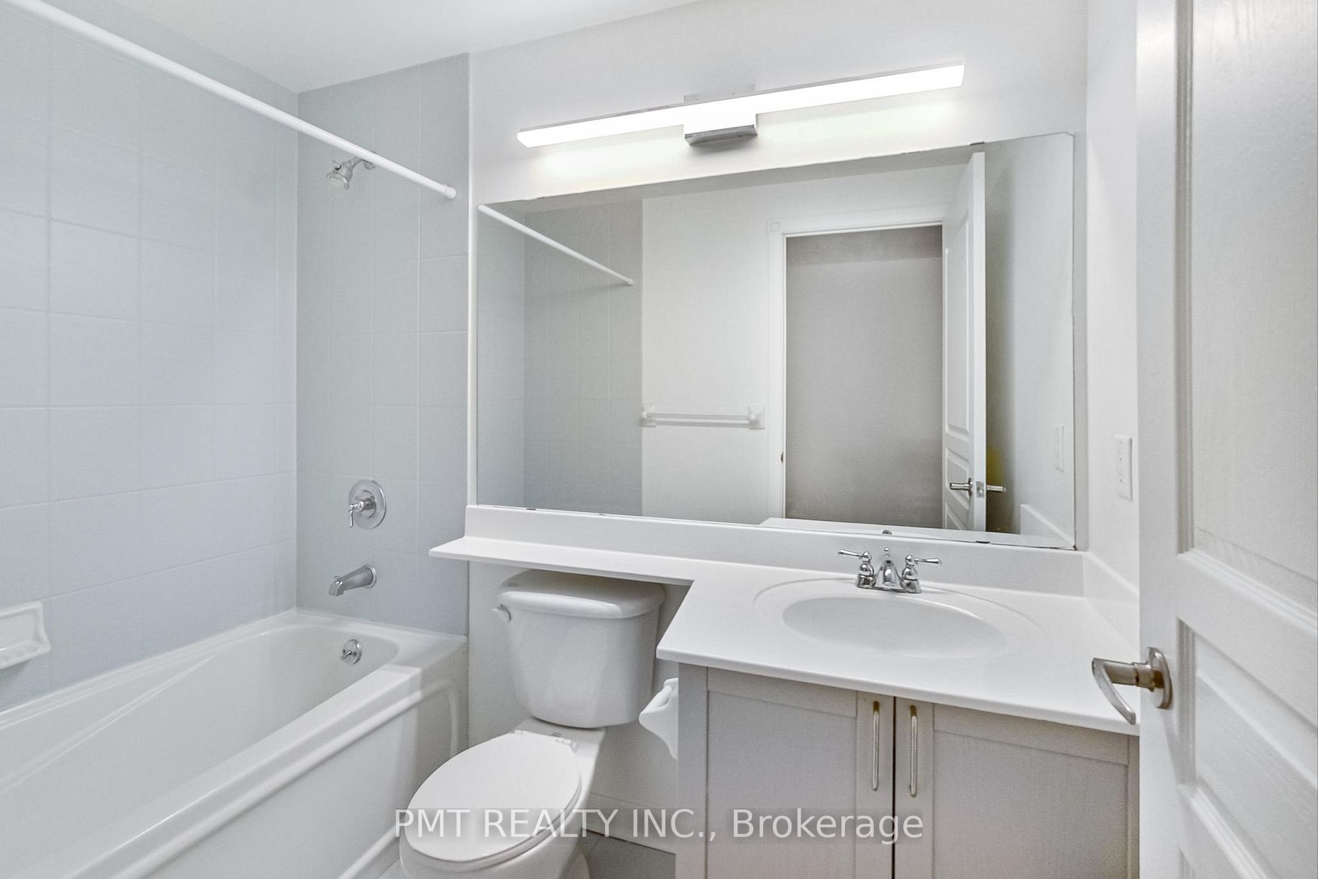 438 Richmond St W, #306