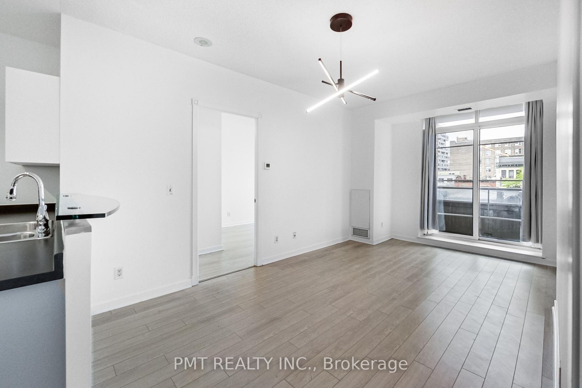 438 Richmond St W, #306