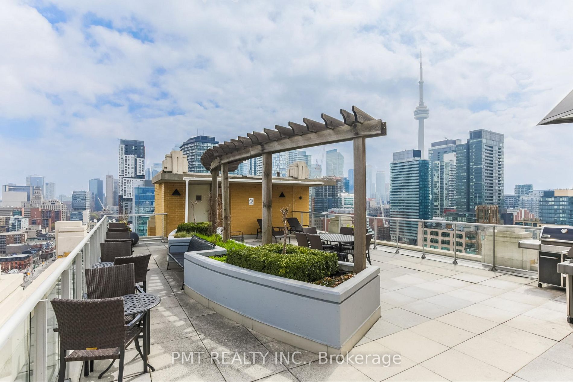 438 Richmond St W, #306