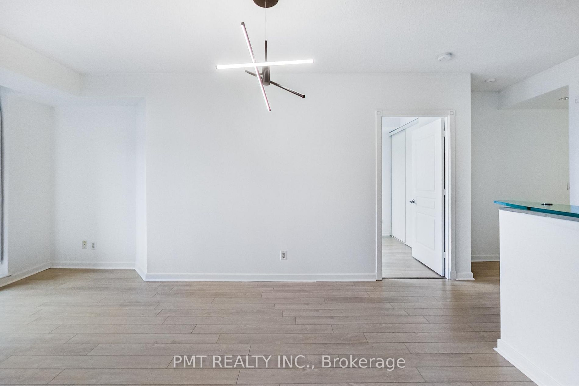 438 Richmond St W, #306