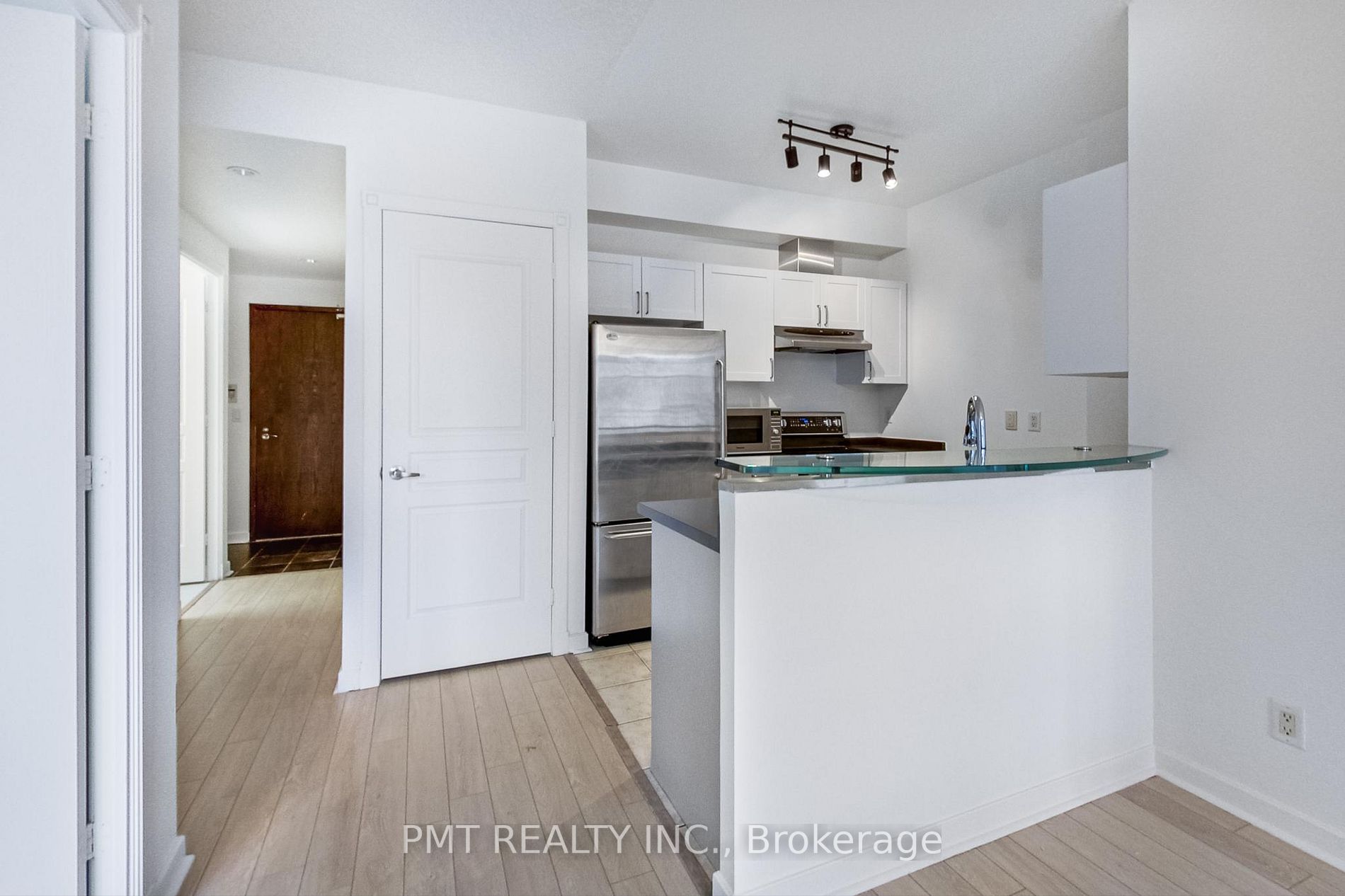 438 Richmond St W, #306