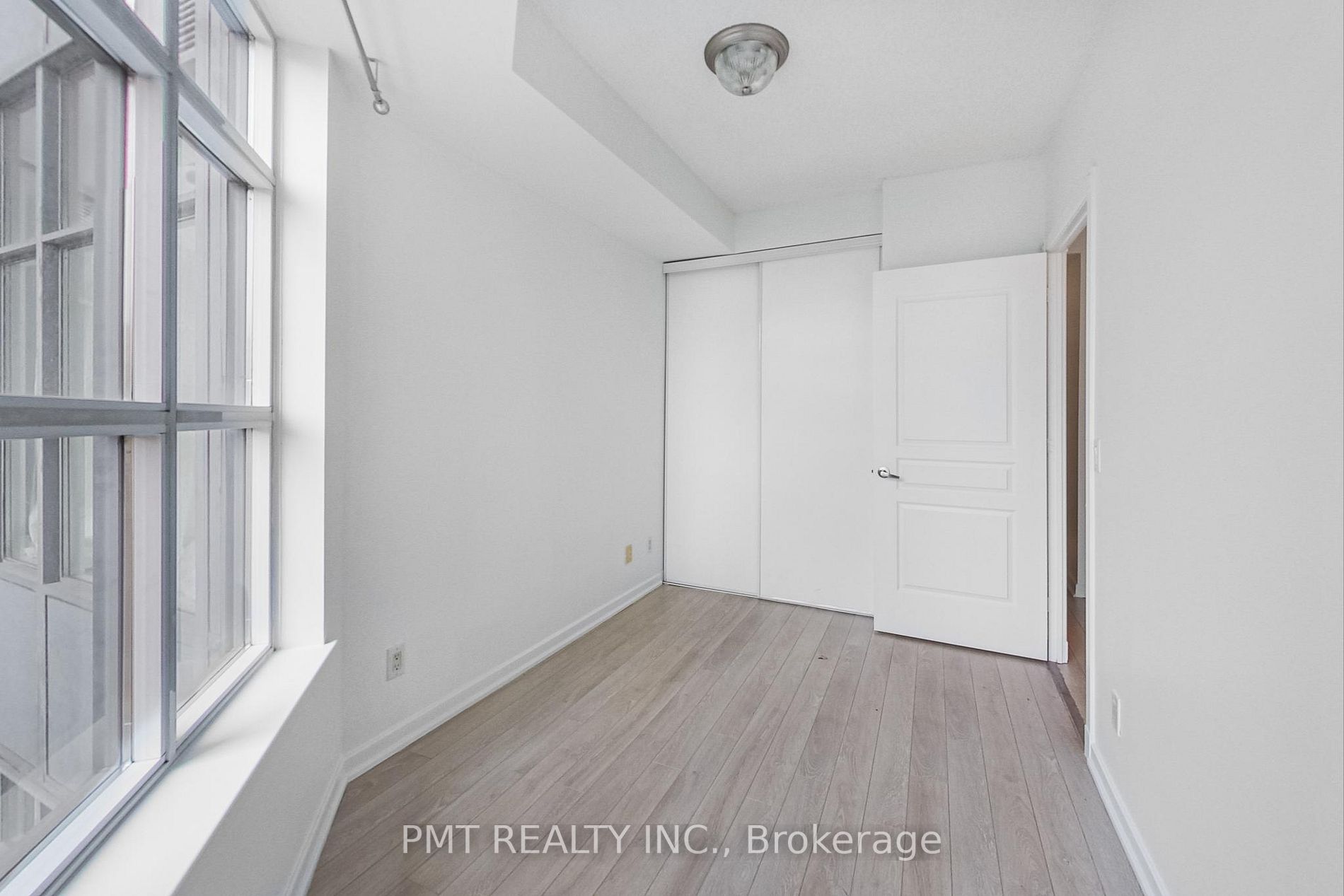 438 Richmond St W, #306