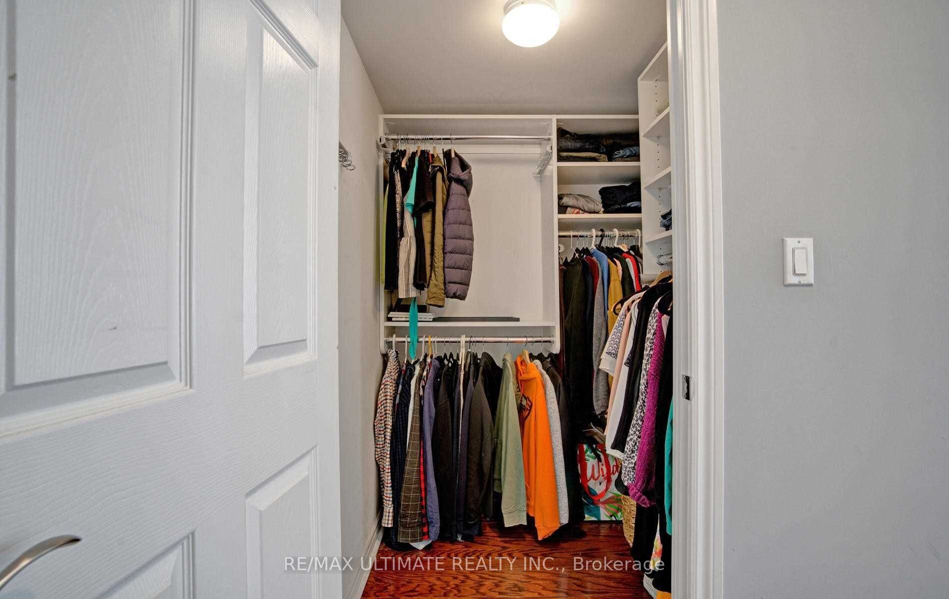 270 Wellington Street W, #1117