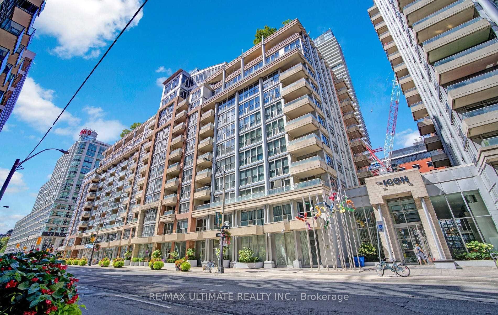 270 Wellington St W, #1117