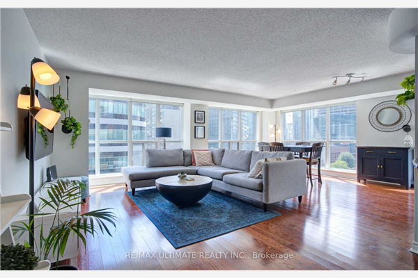 270 Wellington St W, Toronto