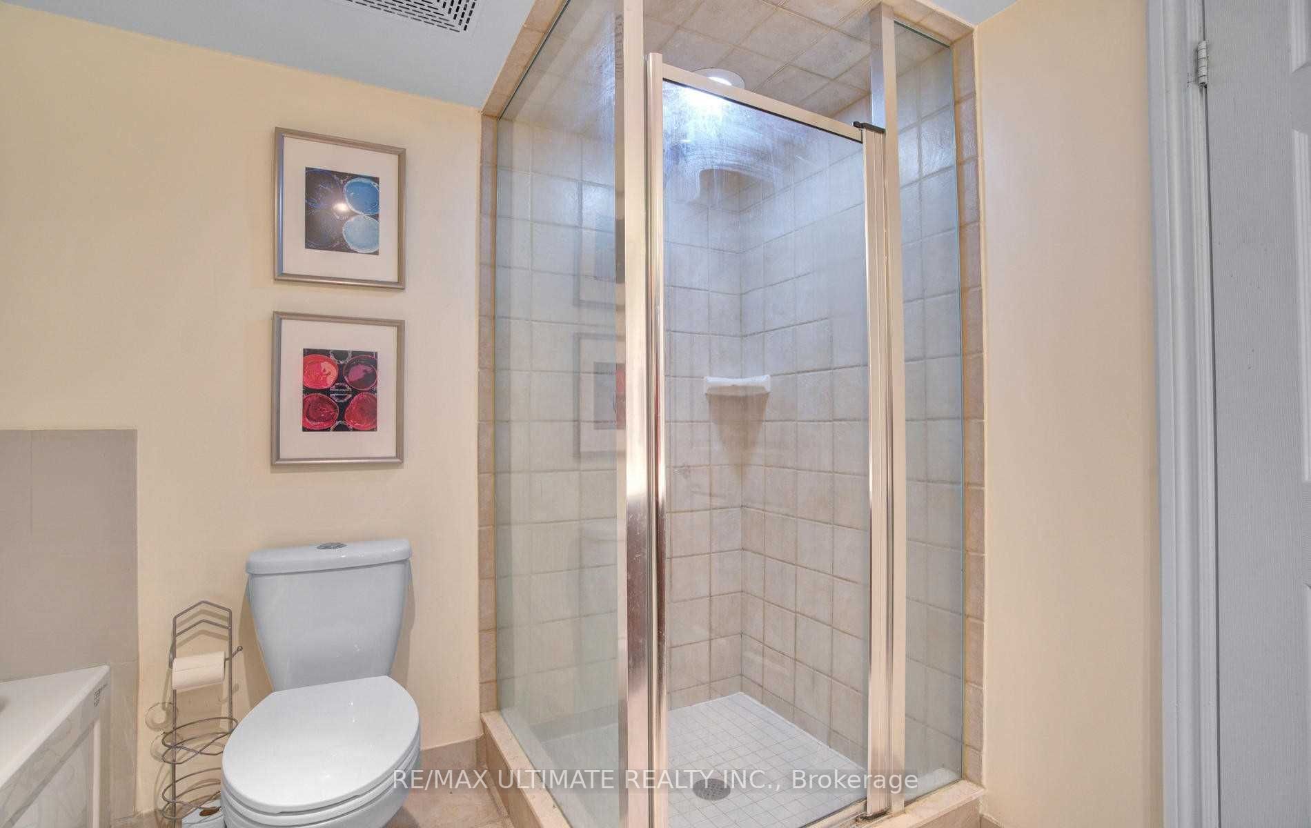 270 Wellington Street W, #1117