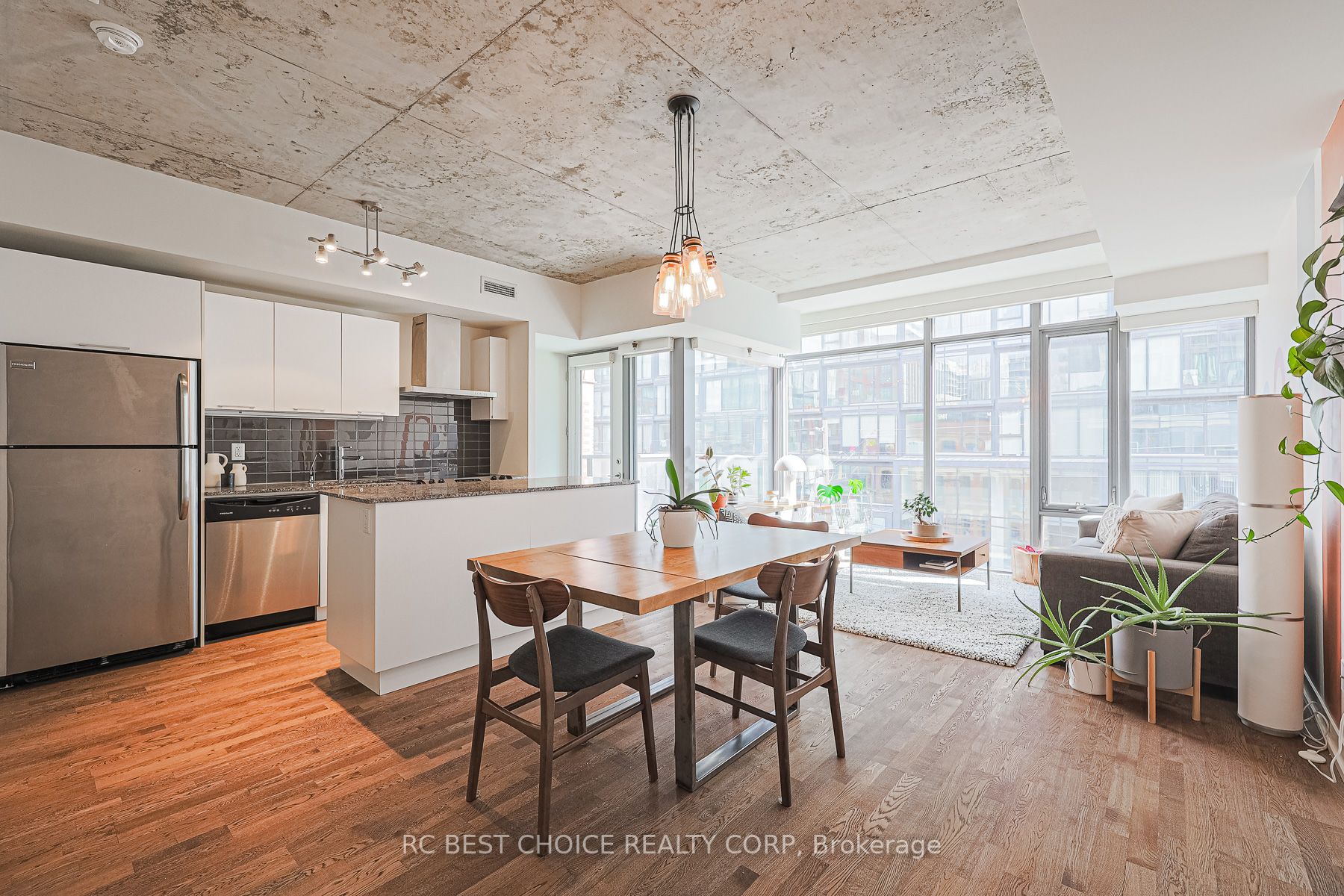 650 King St W, #410