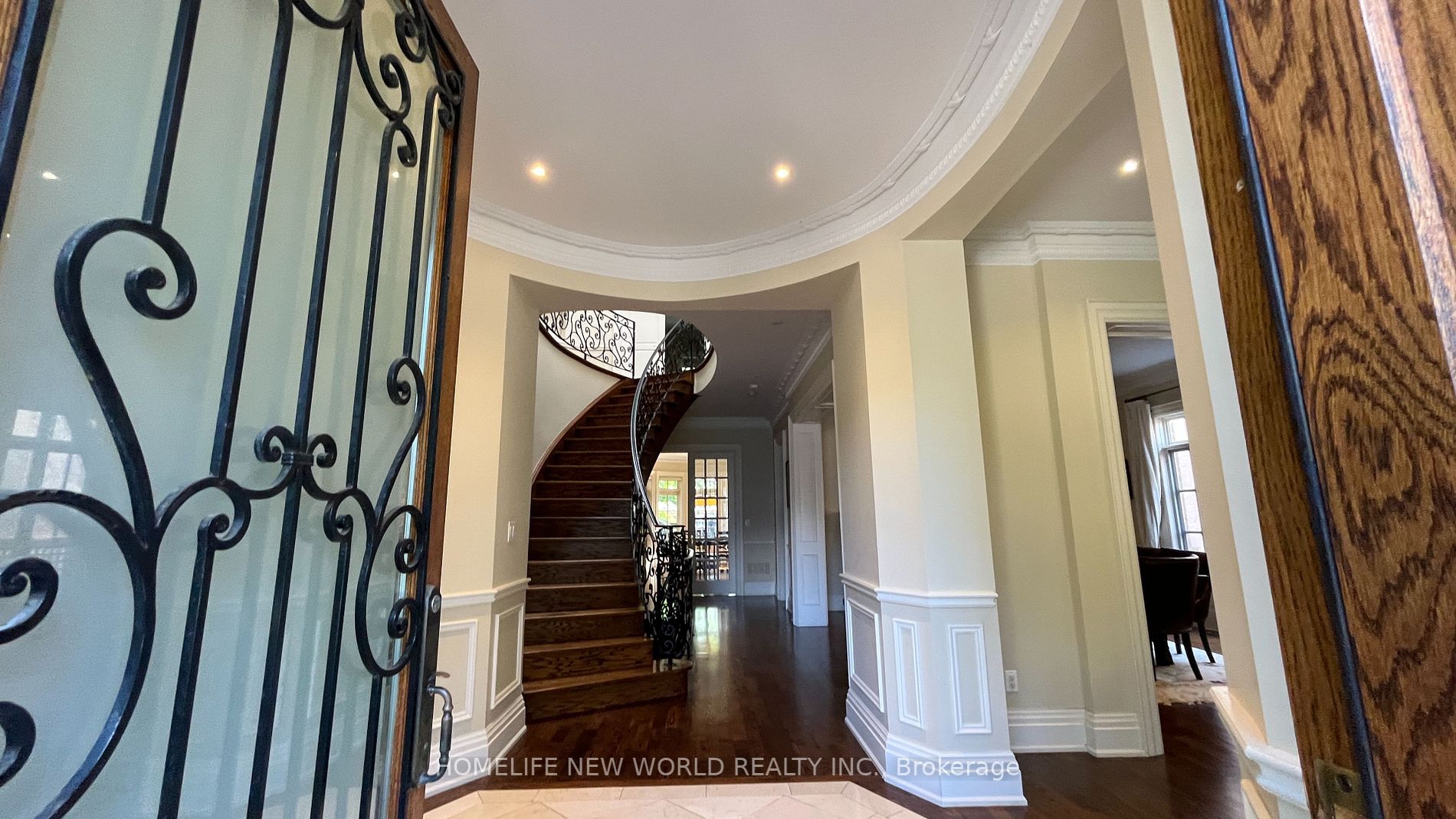 163 Munro Blvd