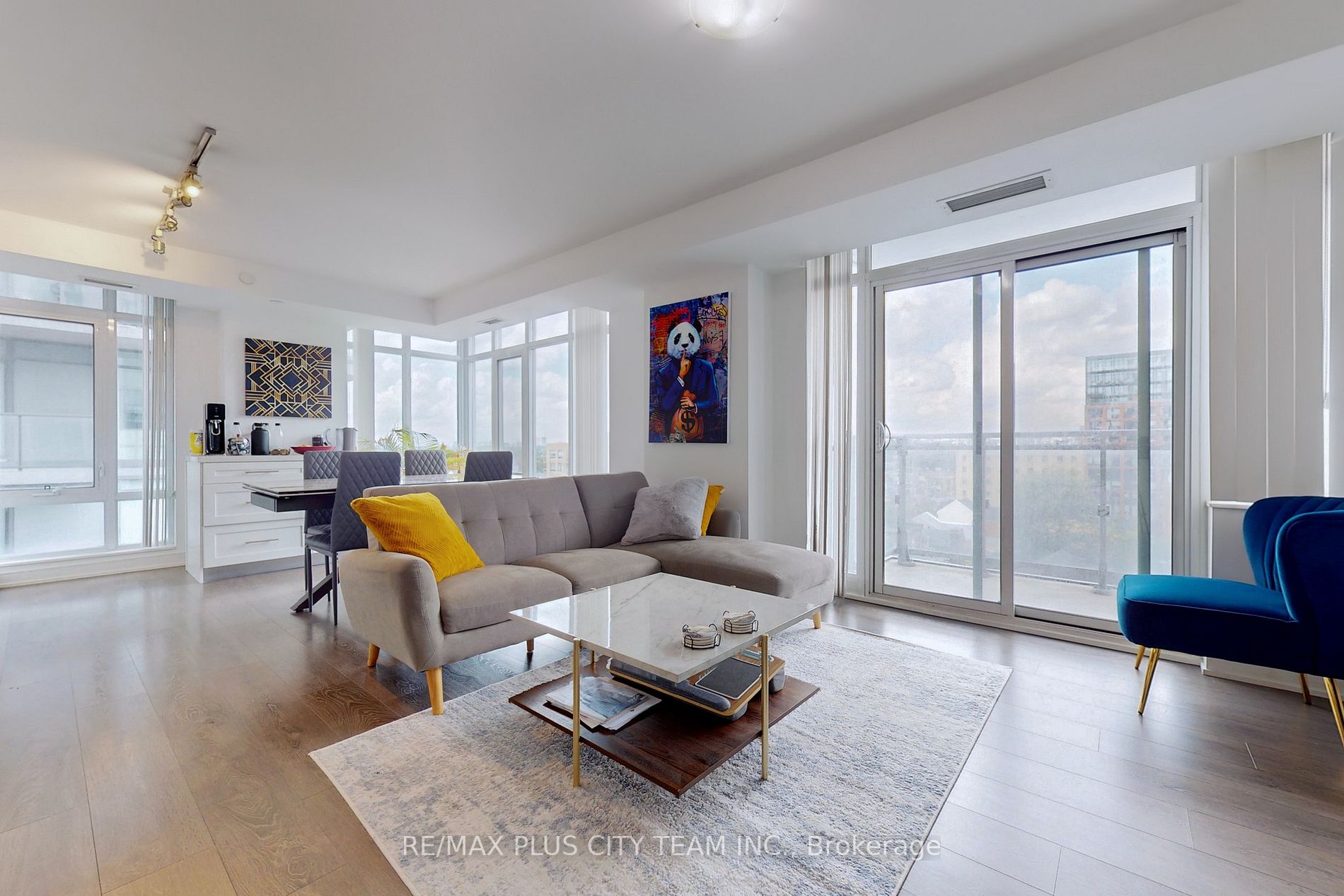 525 Adelaide St W, #1006