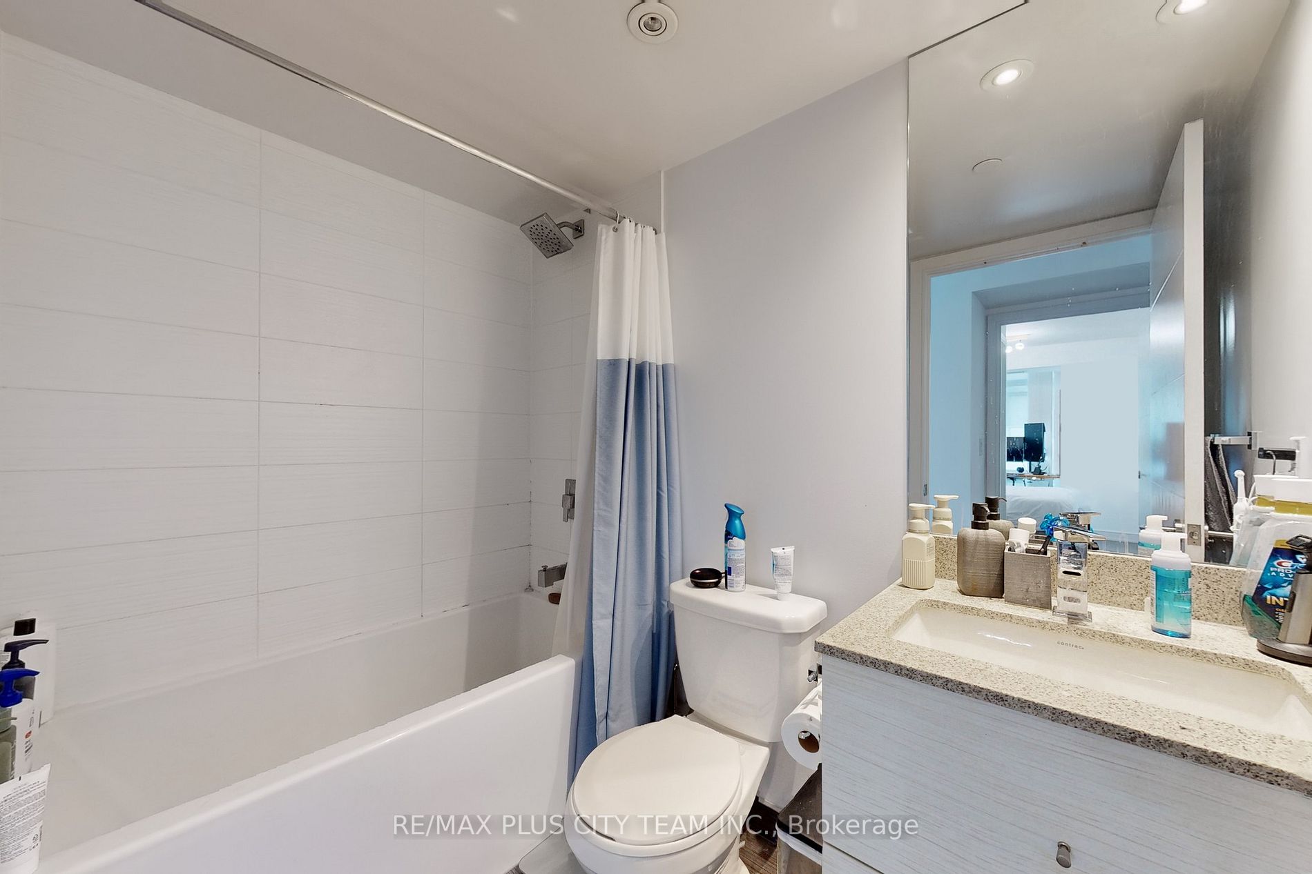 525 Adelaide St W, #1006