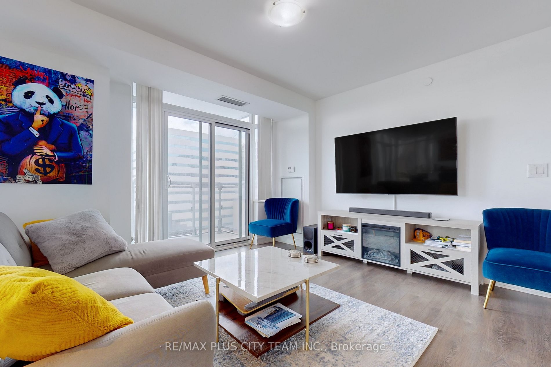 525 Adelaide St W, #1006