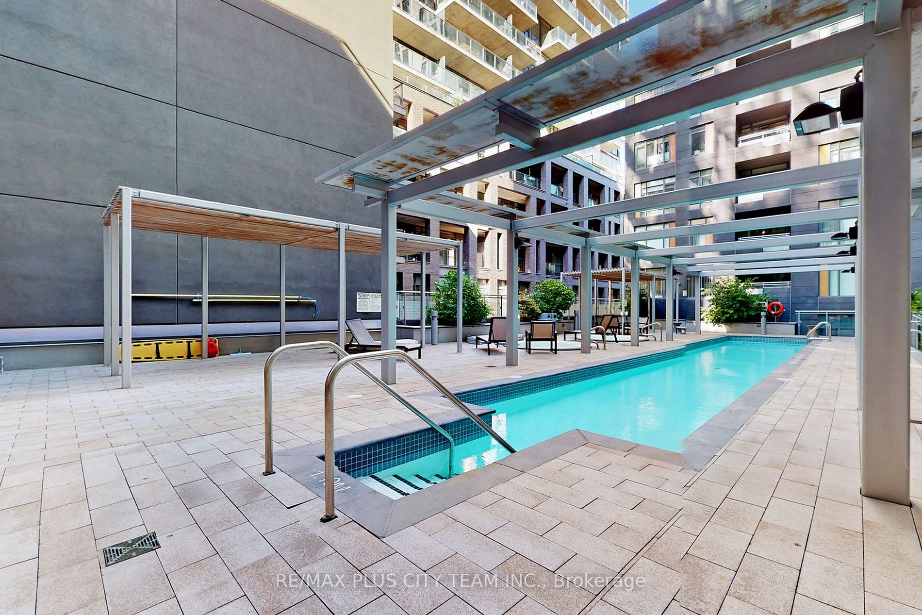 525 Adelaide St W, #1006