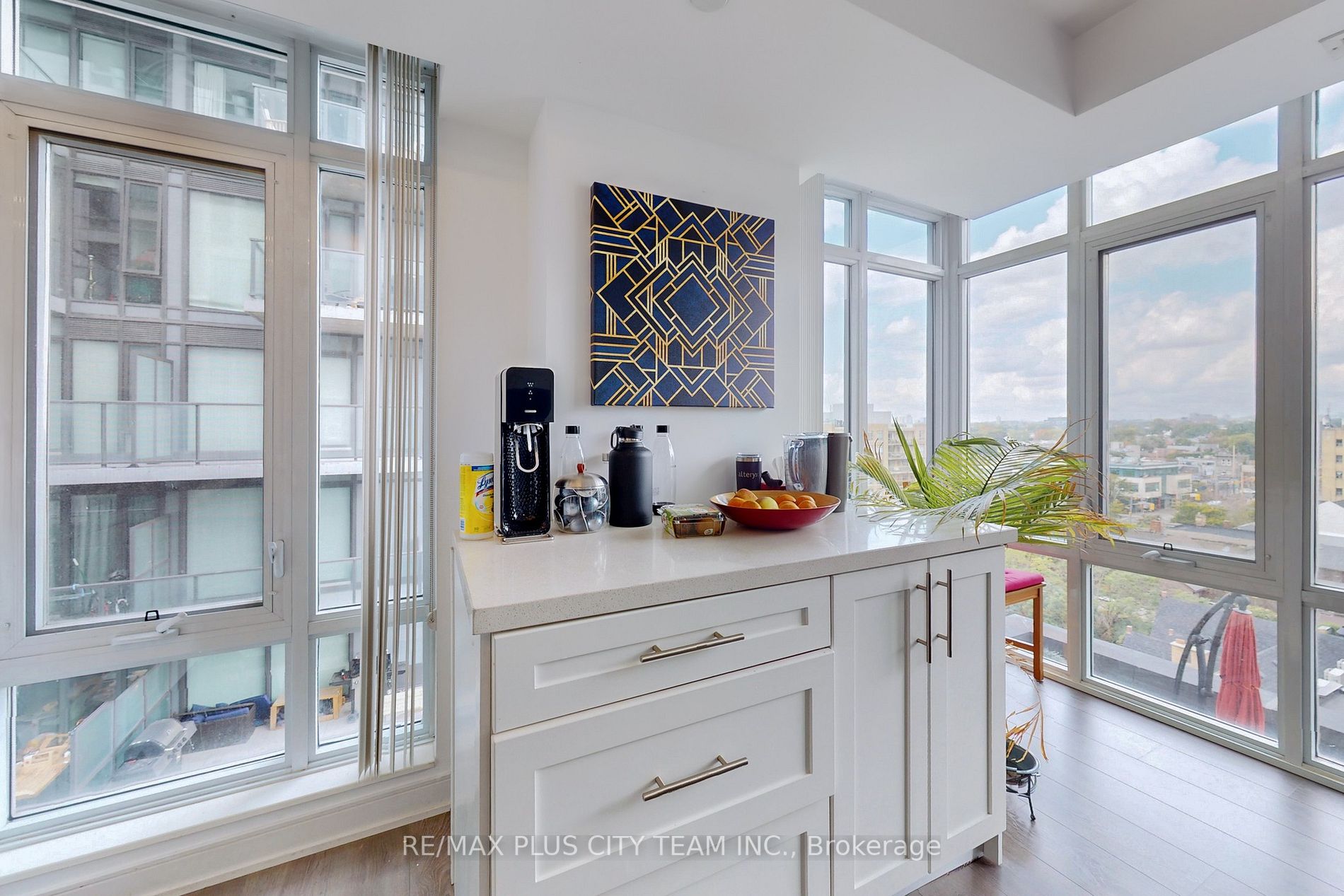 525 Adelaide St W, #1006