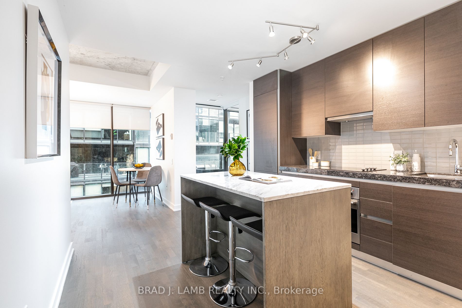 38 Stewart St, #808