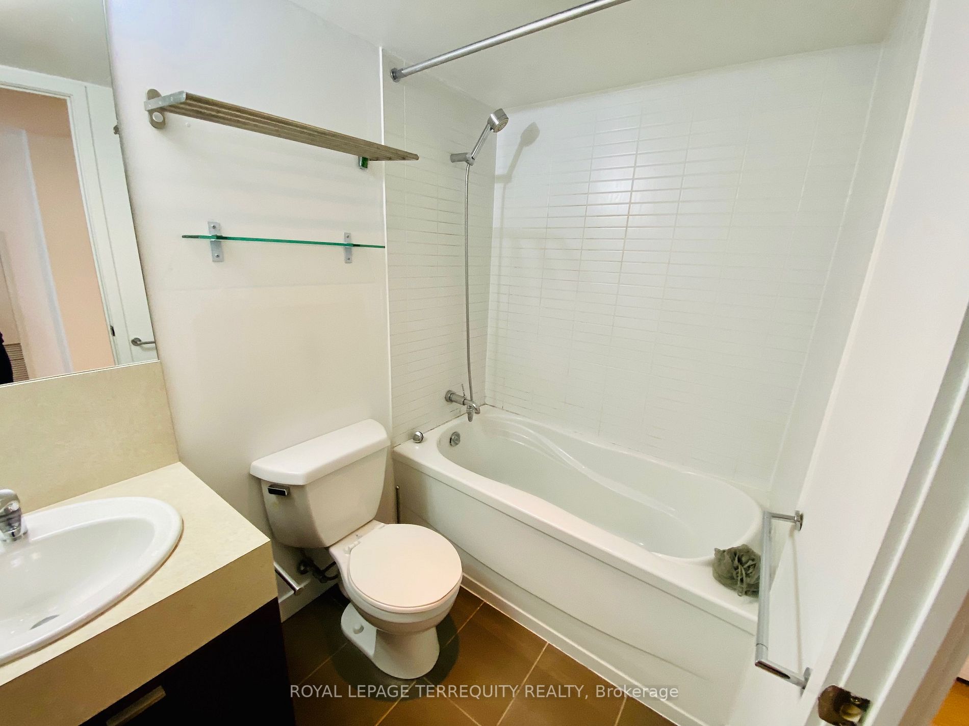 110 Charles St E, #707