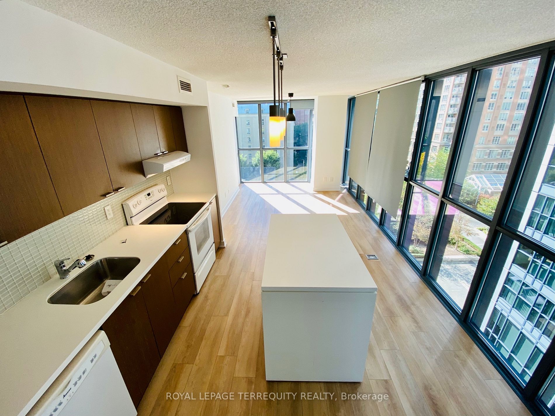 110 Charles St E, #707