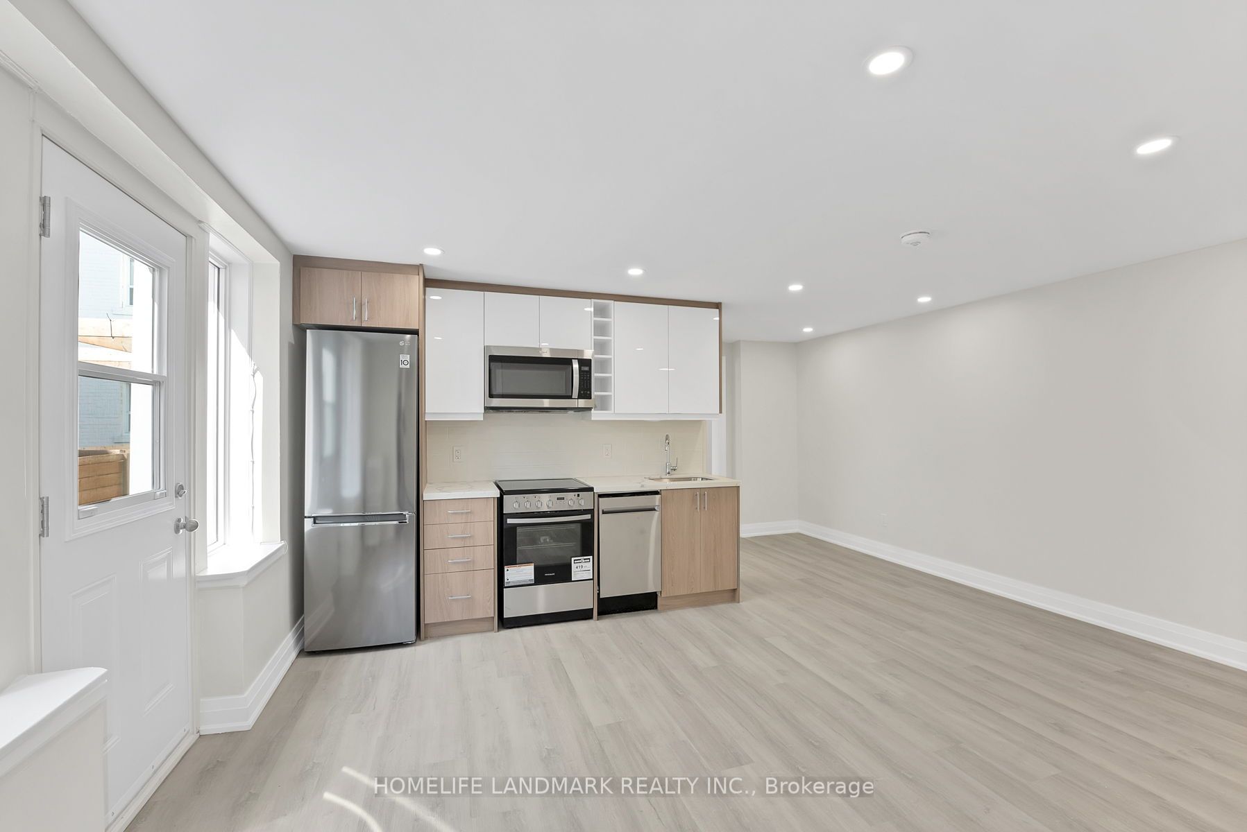 699 Eglinton Avenue W, #104