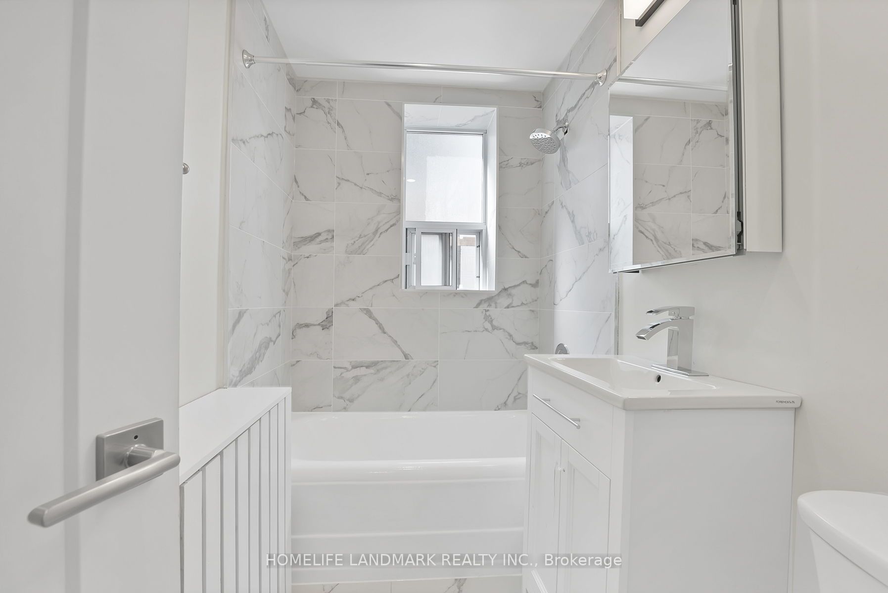 699 Eglinton Avenue W, #104