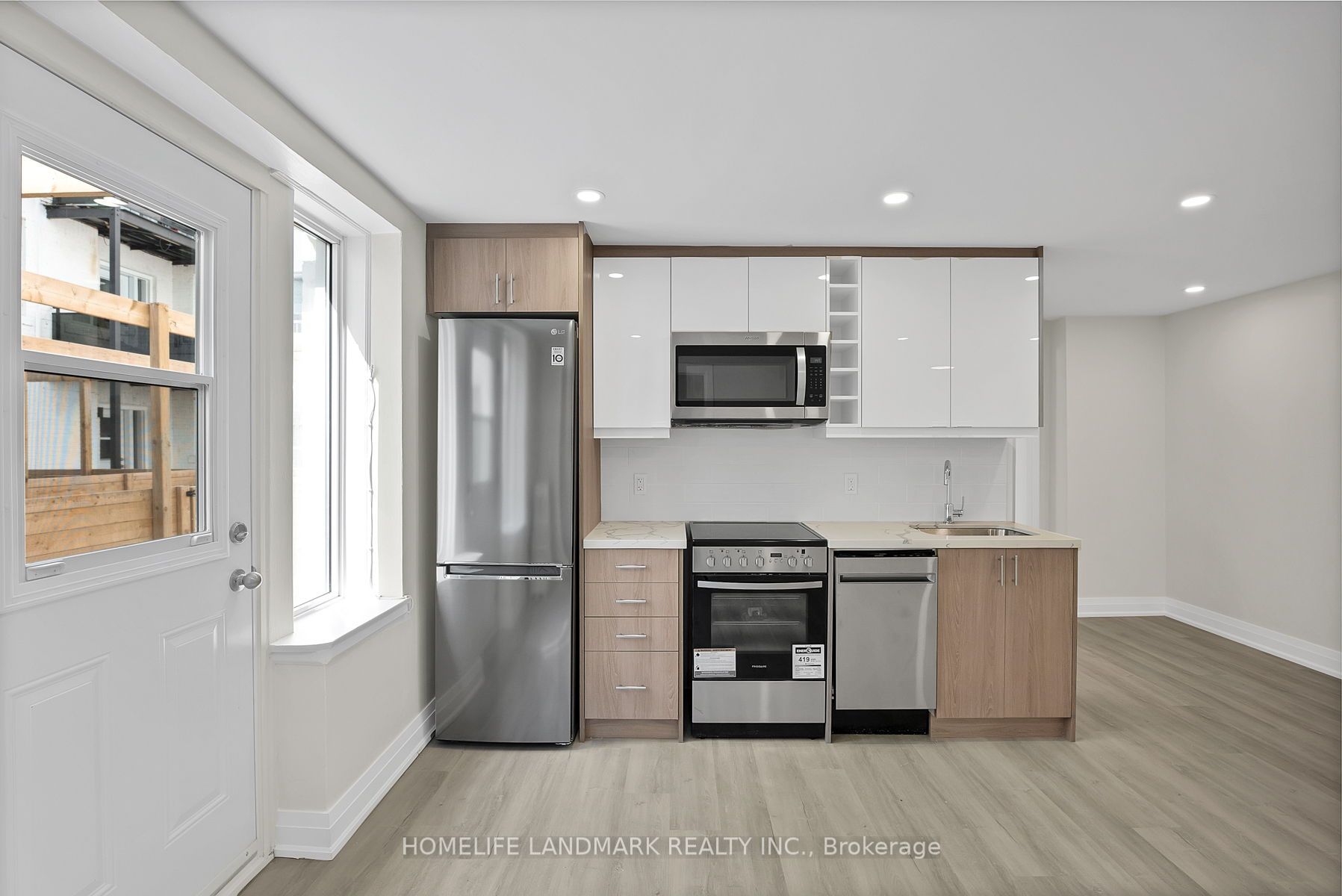 699 Eglinton Avenue W, #104