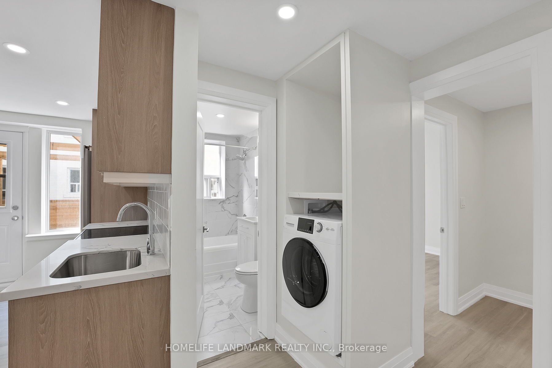 699 Eglinton Avenue W, #104