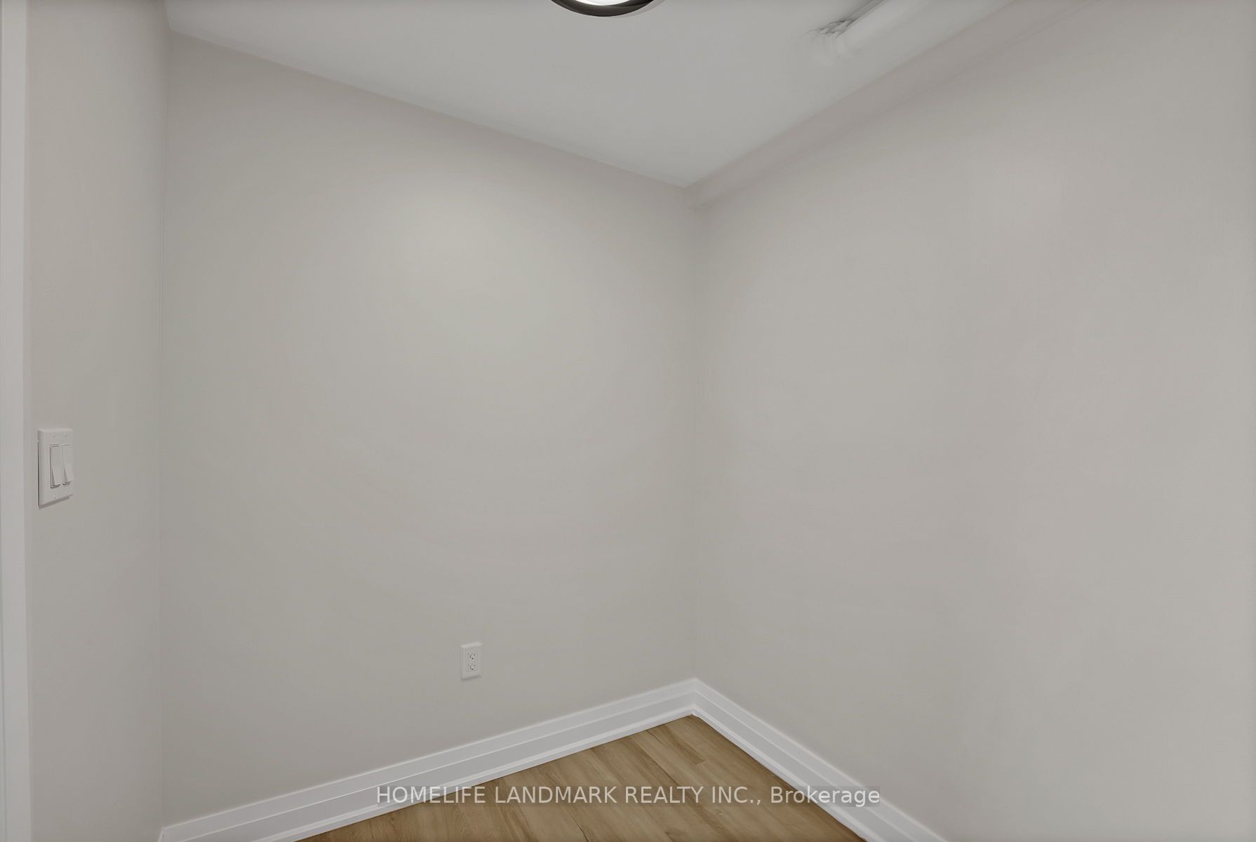 699 Eglinton Avenue W, #104
