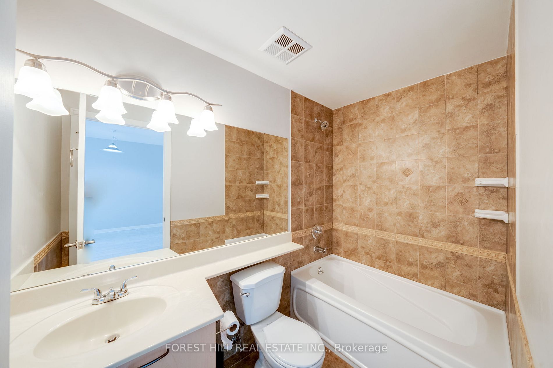 438 Richmond Street W, #219